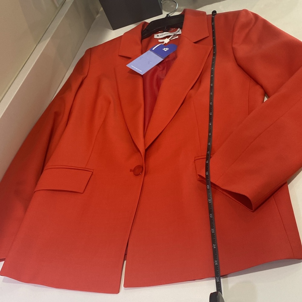 Stunning Women two pieces Red Suit - Picture 8 of 8